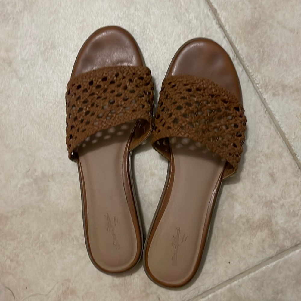 UNIVERSAL THREAD TAN WOVEN SLIDE SANDALS